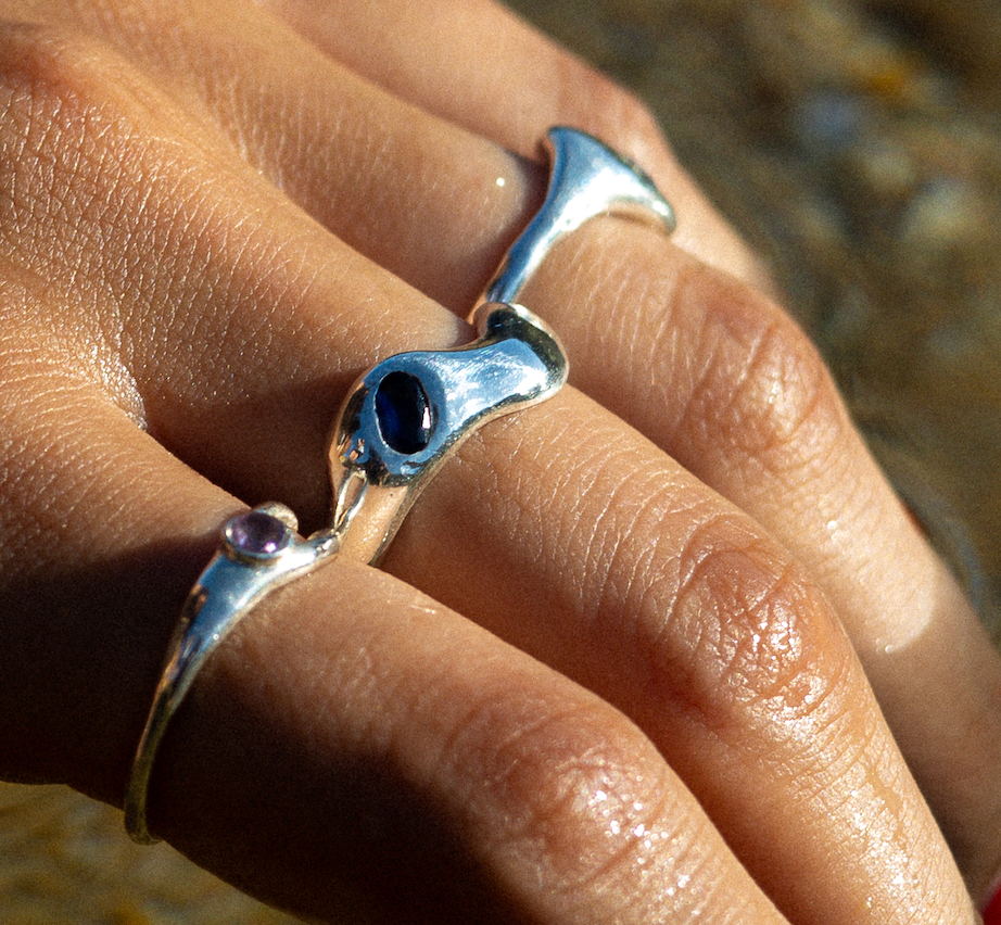 Ring jewelry sapphire handcrafted fluid organic fashion silver deisgn