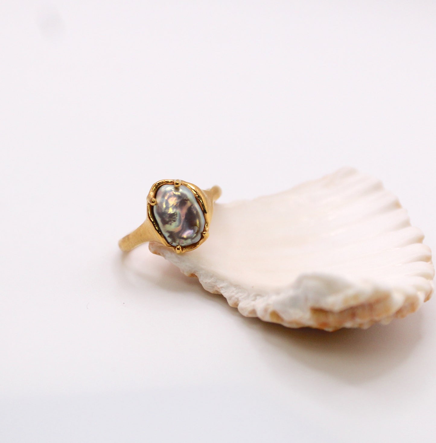 Handmade organic design ring with freshwater pearl, crafted in Lisbon. Minimalist, sculptural jewelry inspired by ocean waves