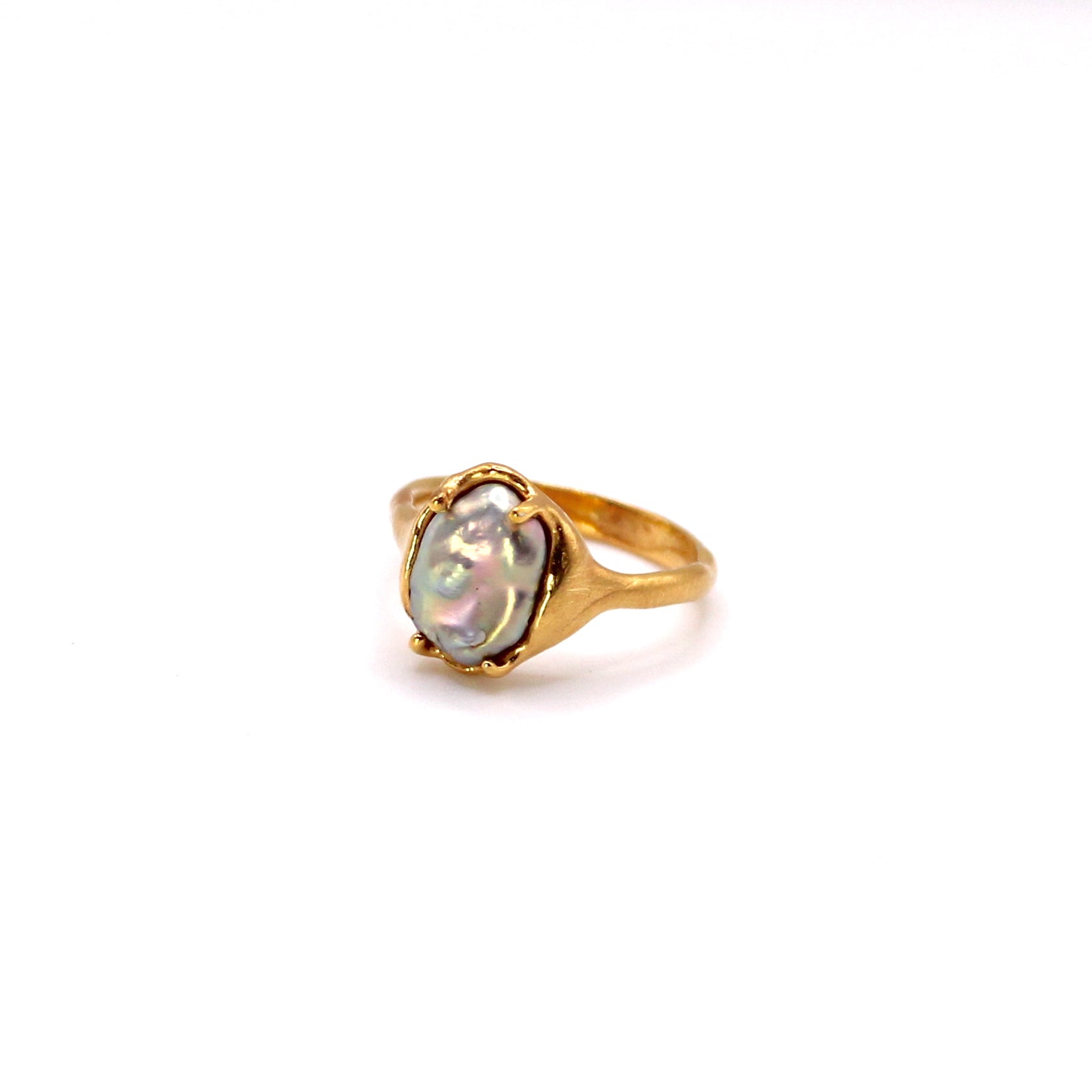 Handmade organic design ring with freshwater pearl, crafted in Lisbon. Minimalist, sculptural jewelry inspired by ocean waves