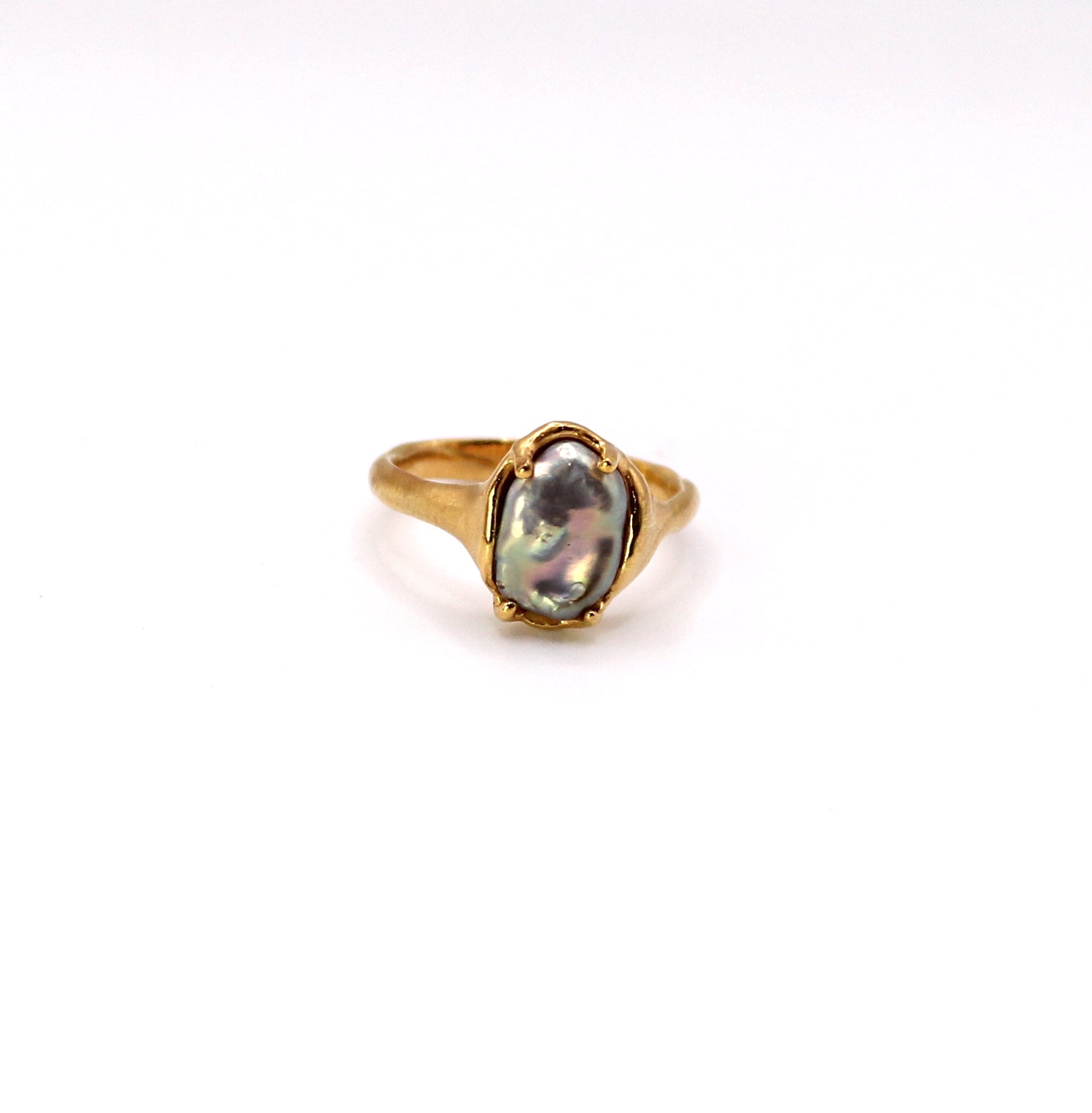 Handmade organic design ring with freshwater pearl, crafted in Lisbon. Minimalist, sculptural jewelry inspired by ocean waves